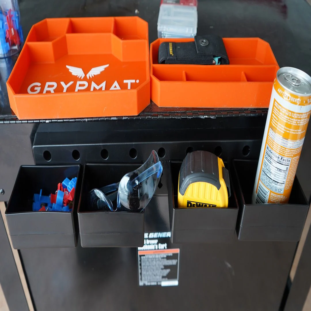Magnetic Tray/Bin Vertical Hangers - Image 4